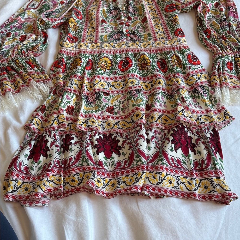Alice + Olivia Lace Trim Detail - Picture 2 of 5